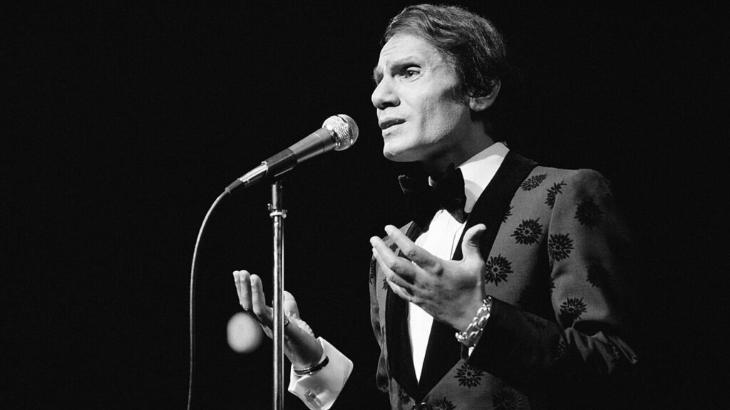 1280px-Abdel_Halim_Hafez_performing_in_Paris_1974